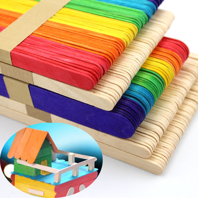 Colorful wooden pieces to train children to be creative